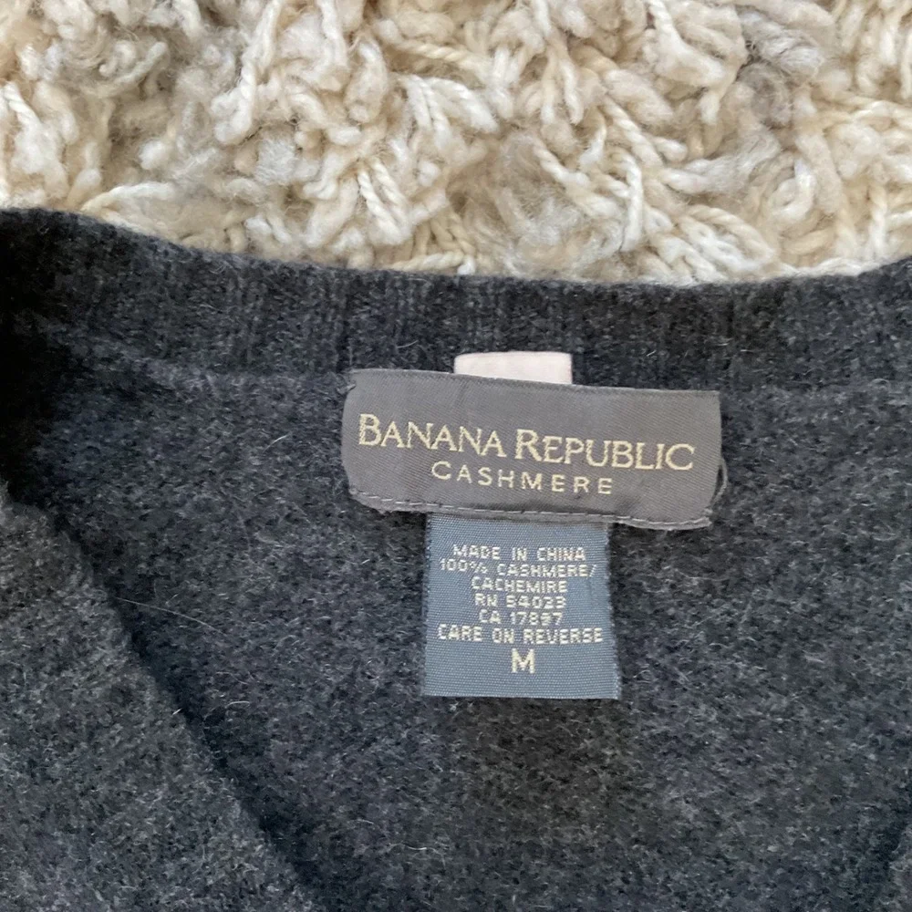 Banana Republic Cashmere Sweater Mens Medium Charcoal Grey V-Neck Long‎ Sleeve